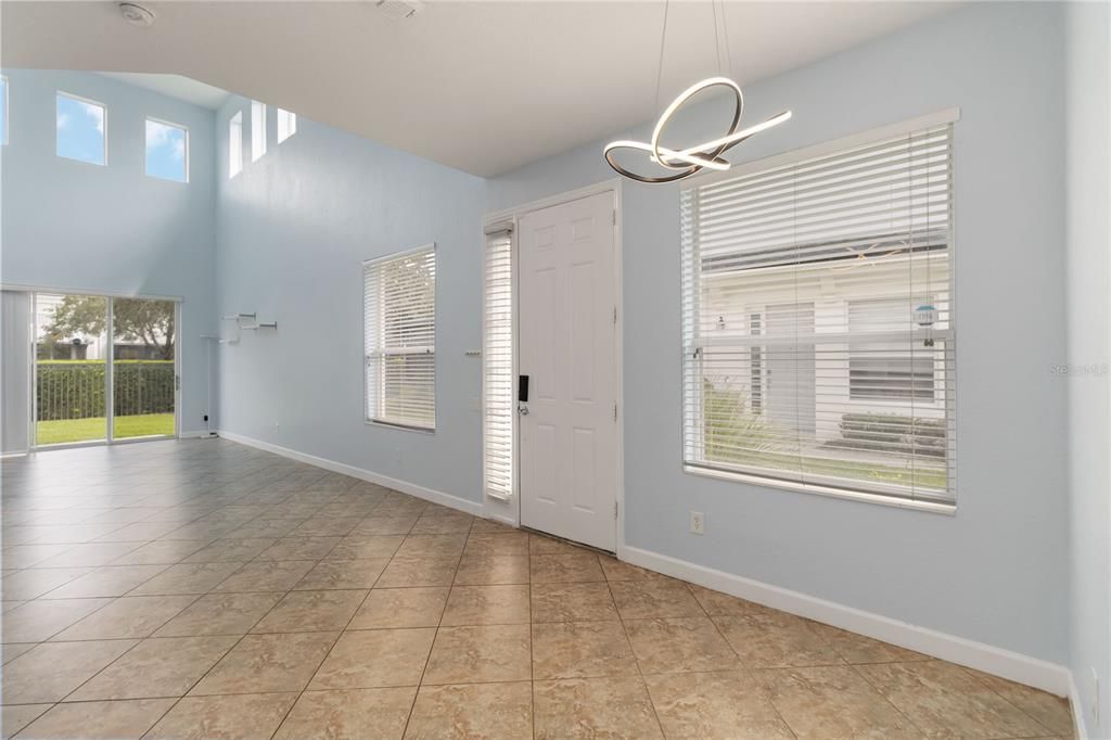 For Sale: $359,900 (3 beds, 3 baths, 1723 Square Feet)