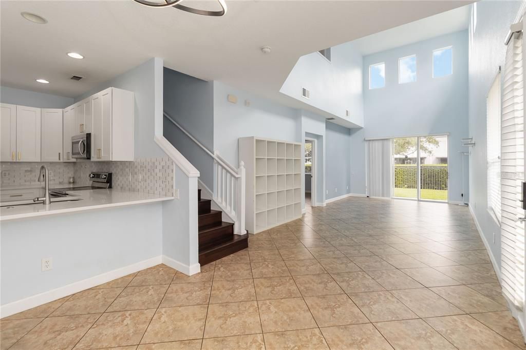 For Sale: $359,900 (3 beds, 3 baths, 1723 Square Feet)