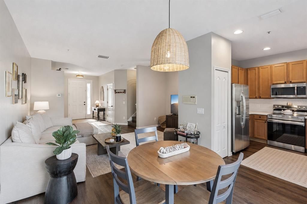 For Sale: $300,000 (3 beds, 2 baths, 1526 Square Feet)