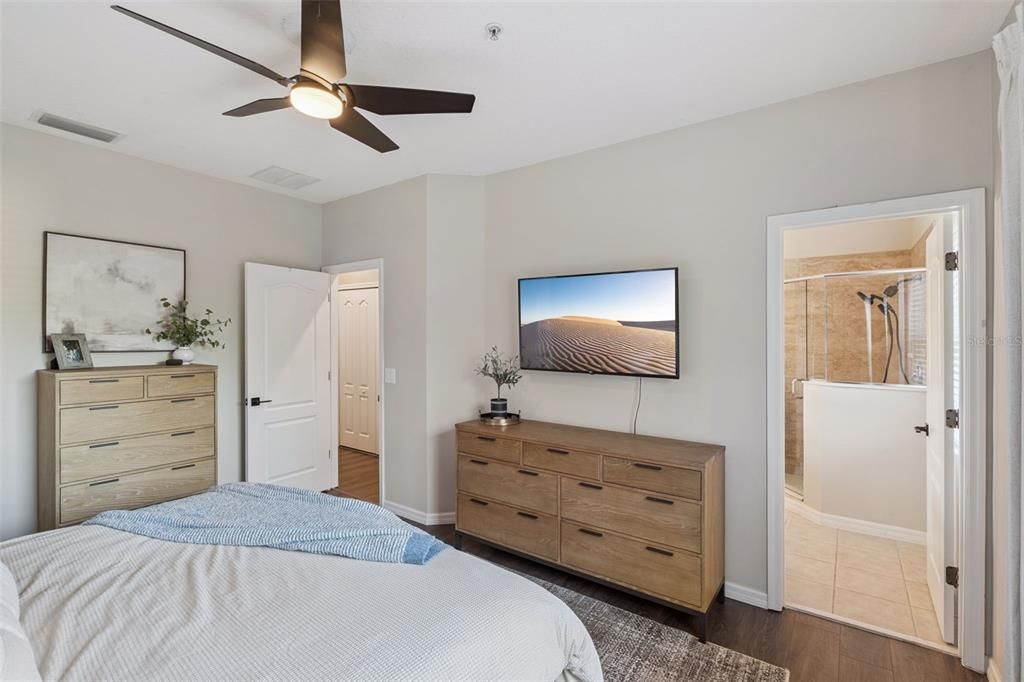 For Sale: $300,000 (3 beds, 2 baths, 1526 Square Feet)