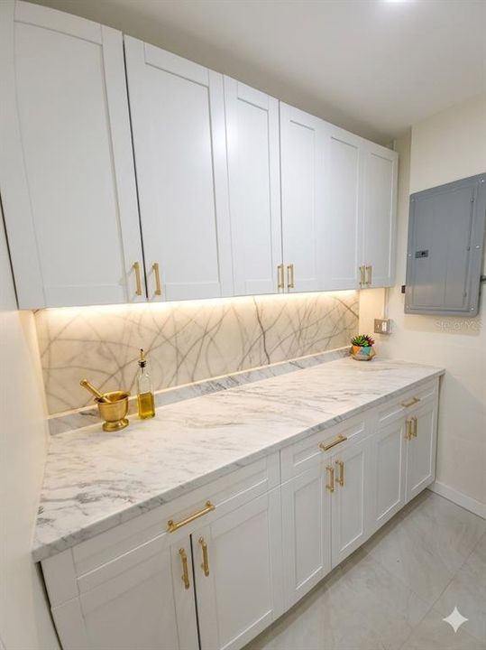 На продажу: $399,900 (3 спален, 2 ванн, 1306 Квадратных фут)