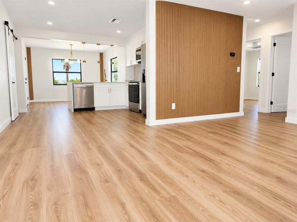 На продажу: $399,900 (3 спален, 2 ванн, 1306 Квадратных фут)
