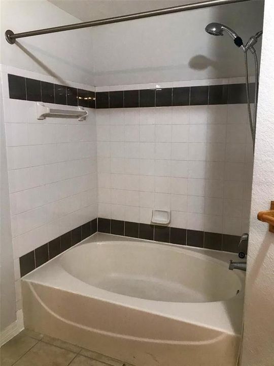 В аренду: $1,825 (2 спален, 2 ванн, 1107 Квадратных фут)