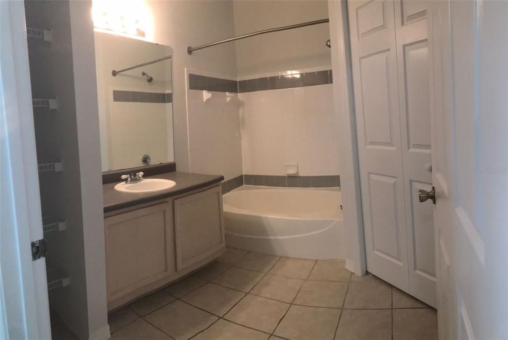 В аренду: $1,825 (2 спален, 2 ванн, 1107 Квадратных фут)