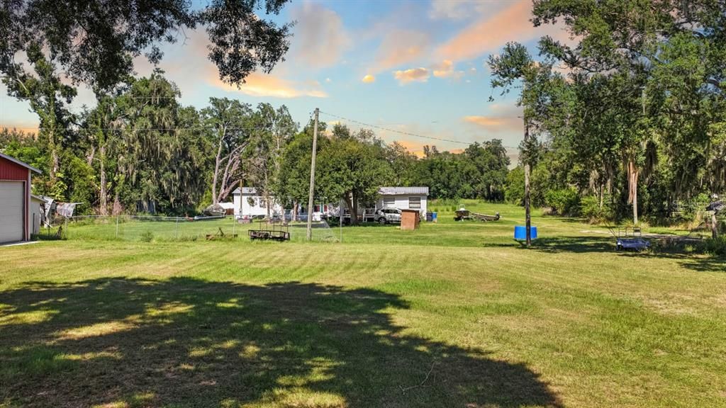 На продажу: $475,000 (2.08 acres)