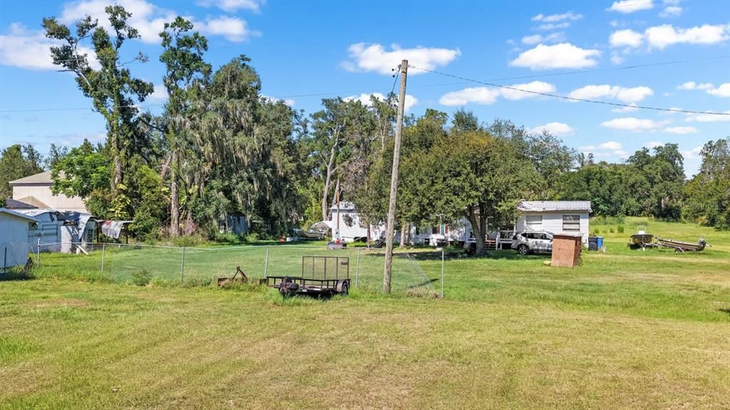 На продажу: $475,000 (2.08 acres)