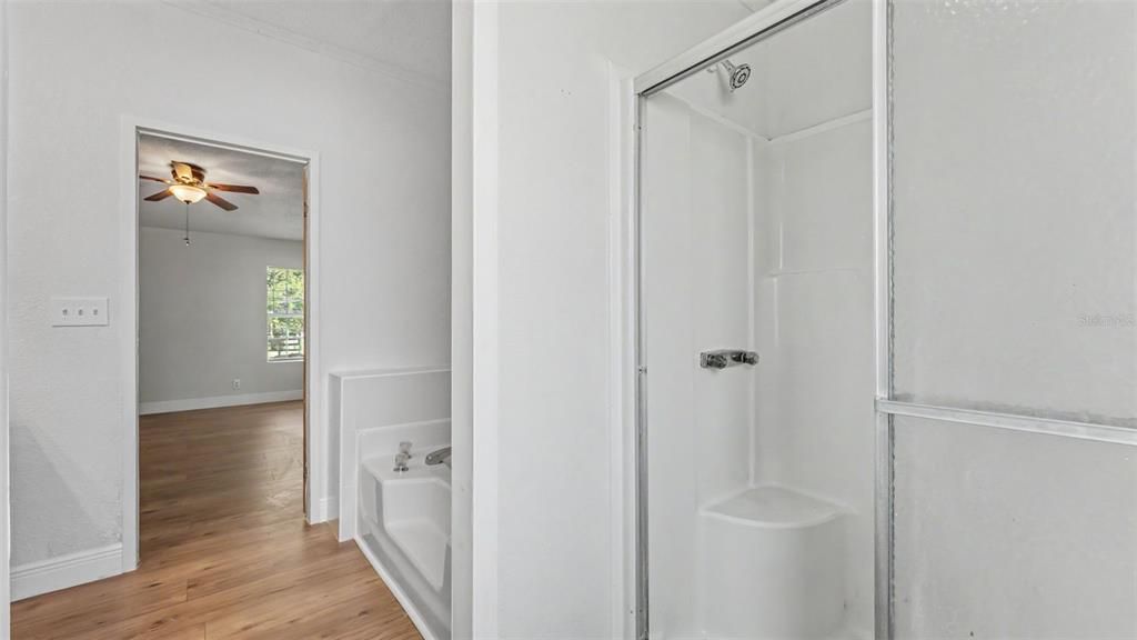 На продажу: $369,900 (4 спален, 2 ванн, 2079 Квадратных фут)