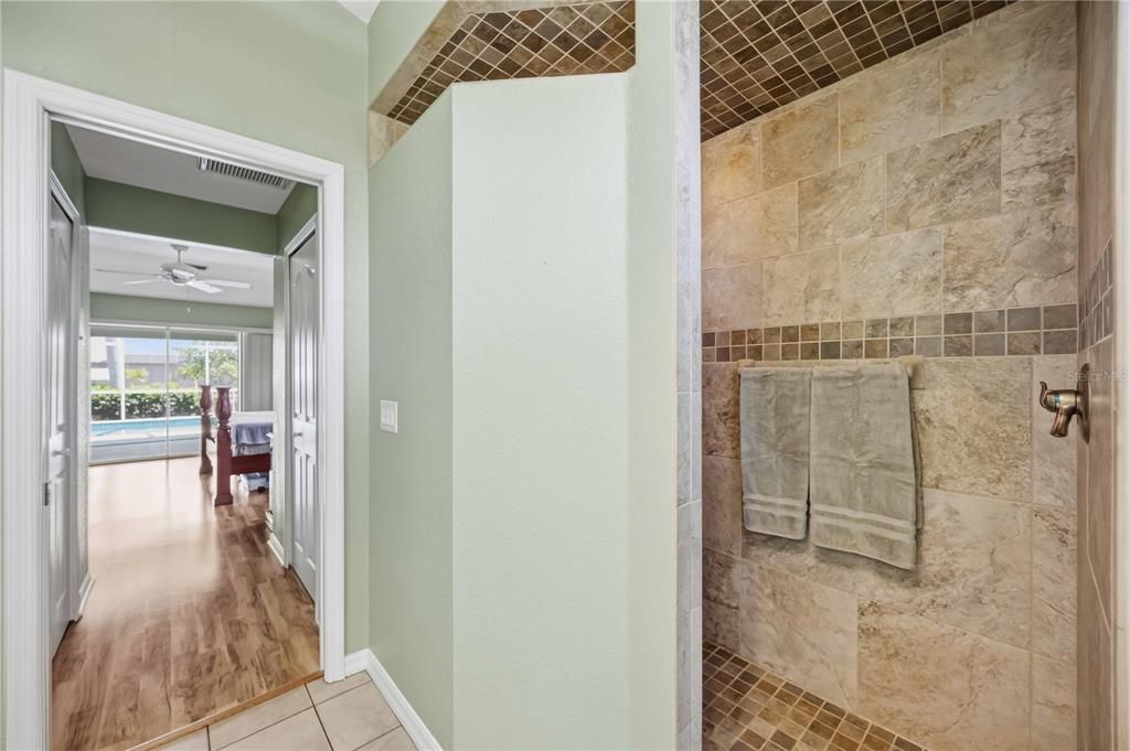 En Venta: $575,000 (3 camas, 2 baños, 2166 Pies cuadrados)