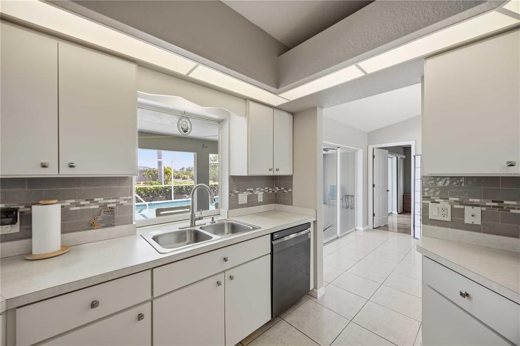En Venta: $575,000 (3 camas, 2 baños, 2166 Pies cuadrados)
