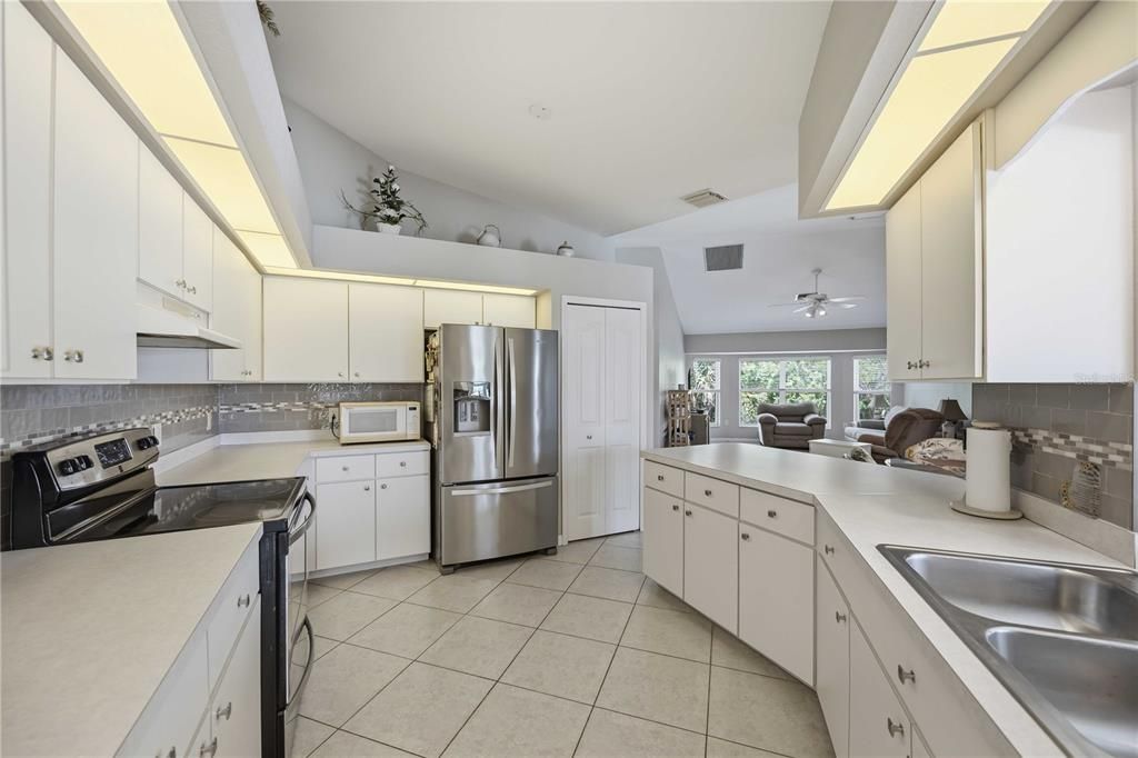 En Venta: $575,000 (3 camas, 2 baños, 2166 Pies cuadrados)