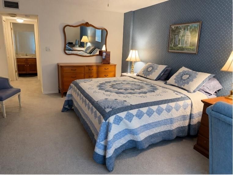 Active With Contract: $246,900 (2 beds, 2 baths, 1459 Square Feet)