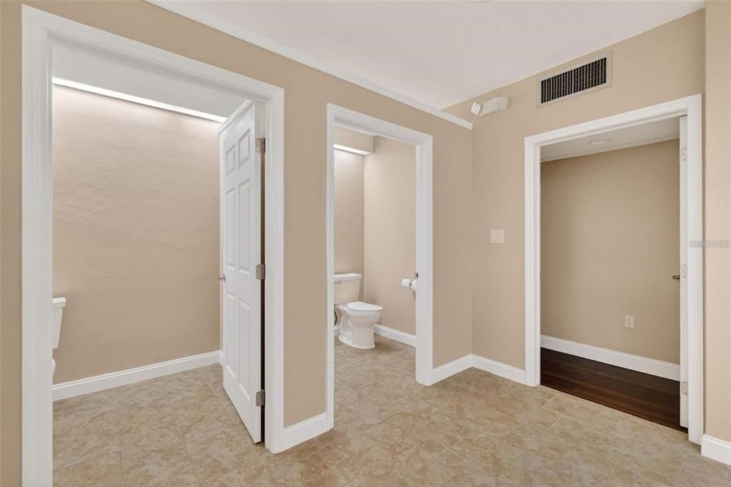 Active With Contract: $246,900 (2 beds, 2 baths, 1459 Square Feet)