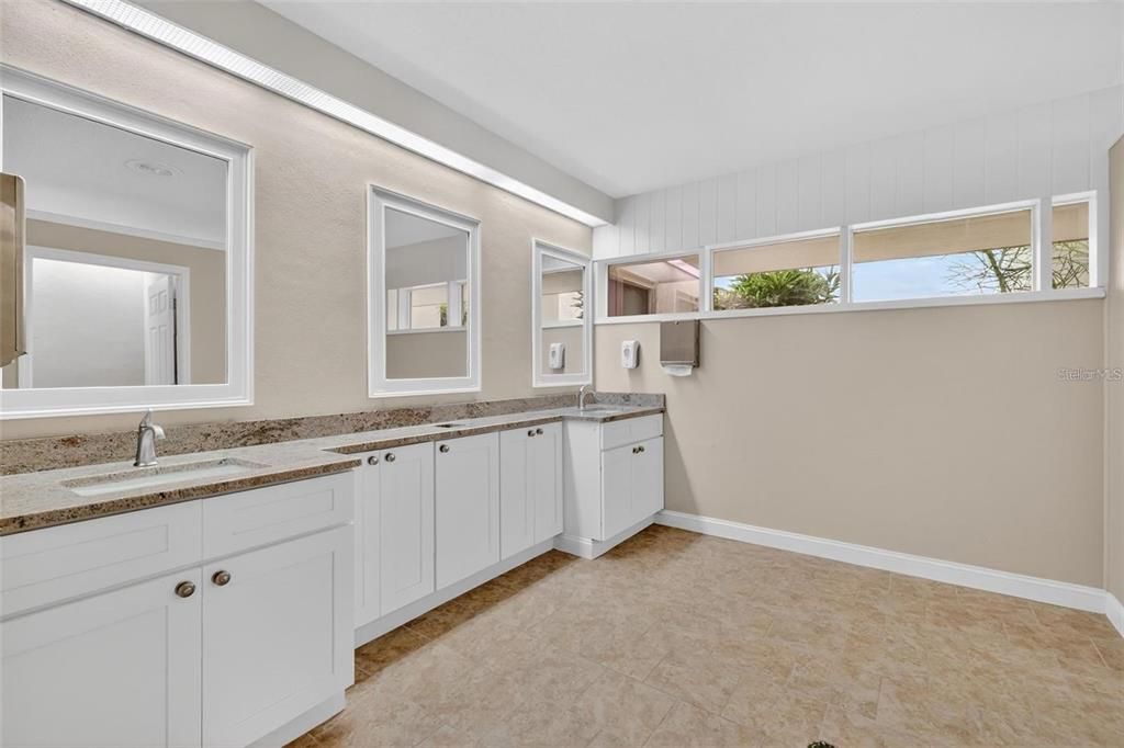 Active With Contract: $246,900 (2 beds, 2 baths, 1459 Square Feet)