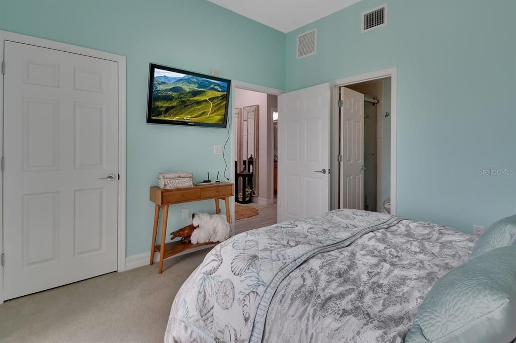 For Sale: $1,125,000 (3 beds, 3 baths, 2226 Square Feet)