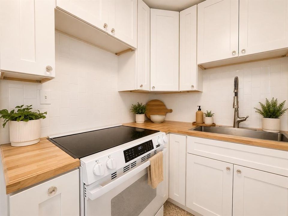 Под контрактом: $339,000 (3 спален, 1 ванн, 851 Квадратных фут)