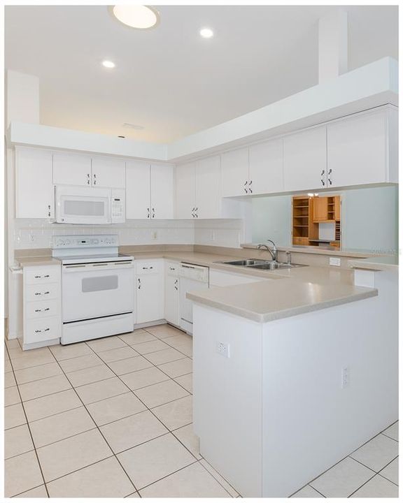 For Sale: $410,000 (3 beds, 2 baths, 2098 Square Feet)