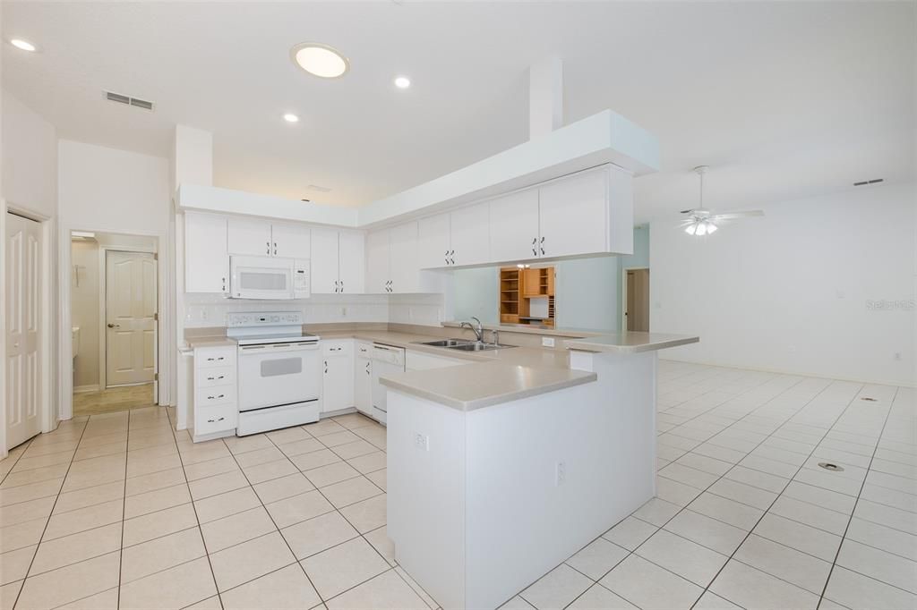For Sale: $410,000 (3 beds, 2 baths, 2098 Square Feet)