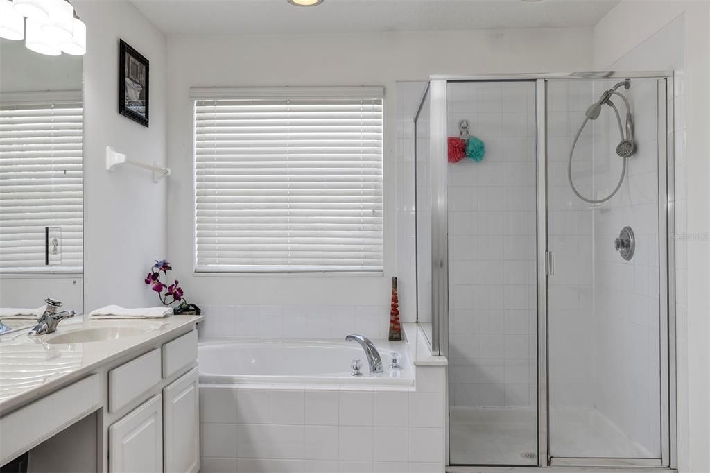 En Venta: $615,000 (4 camas, 3 baños, 2501 Pies cuadrados)