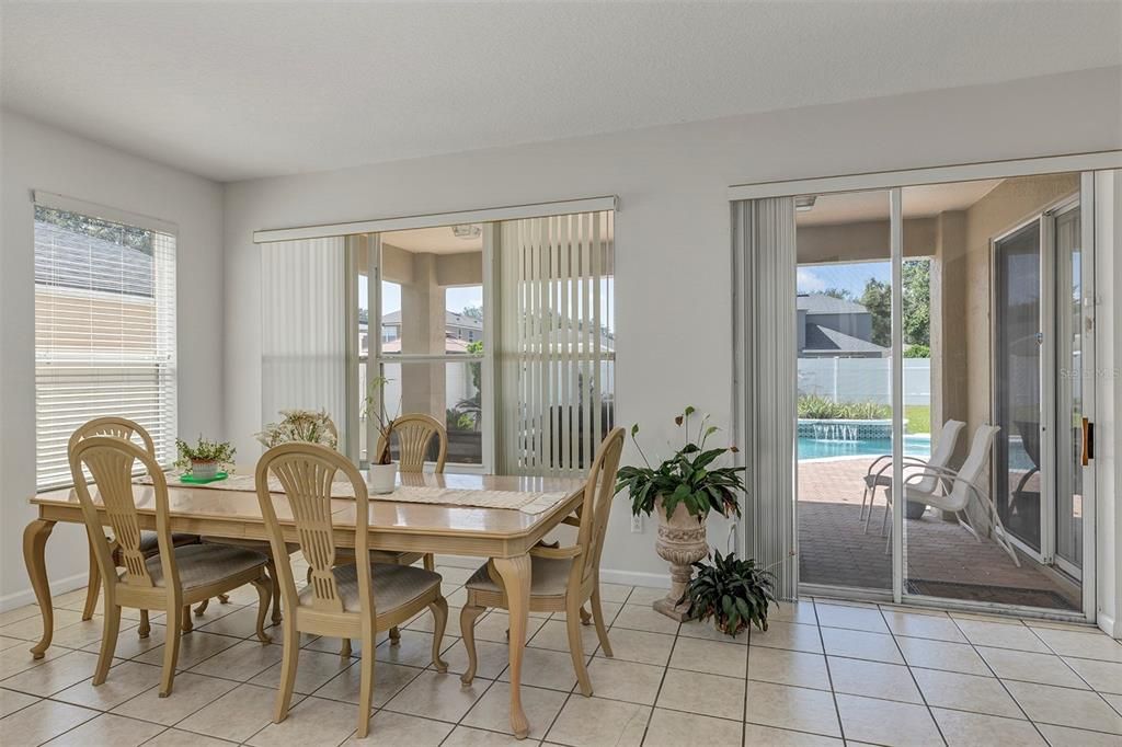 En Venta: $615,000 (4 camas, 3 baños, 2501 Pies cuadrados)