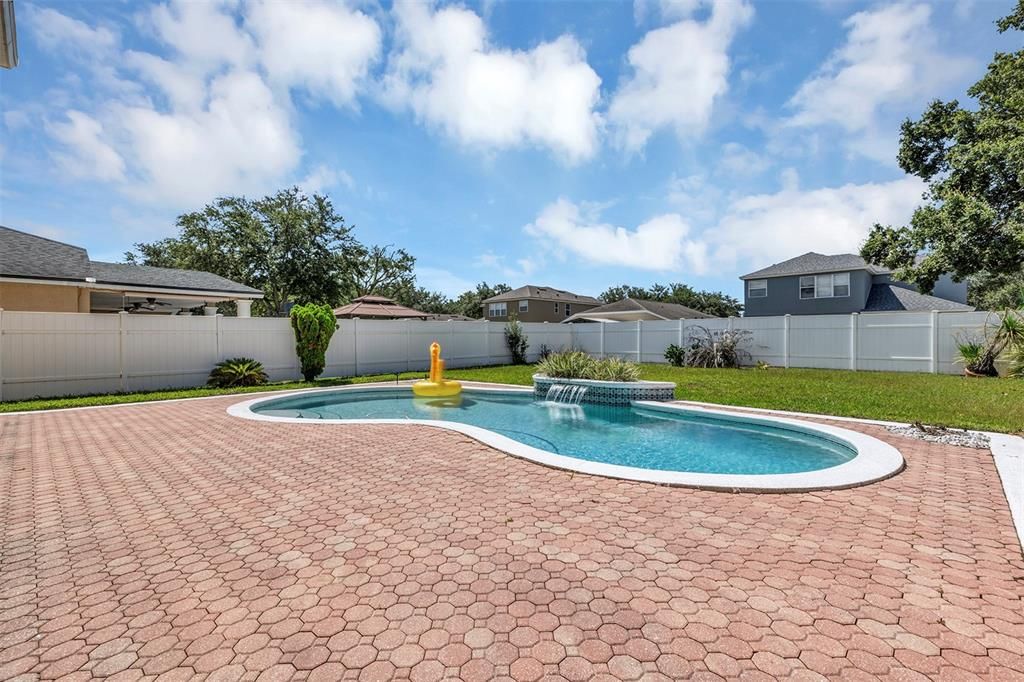 En Venta: $615,000 (4 camas, 3 baños, 2501 Pies cuadrados)
