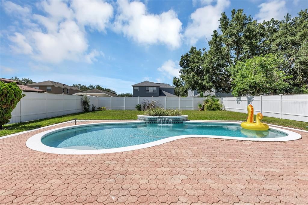 En Venta: $615,000 (4 camas, 3 baños, 2501 Pies cuadrados)