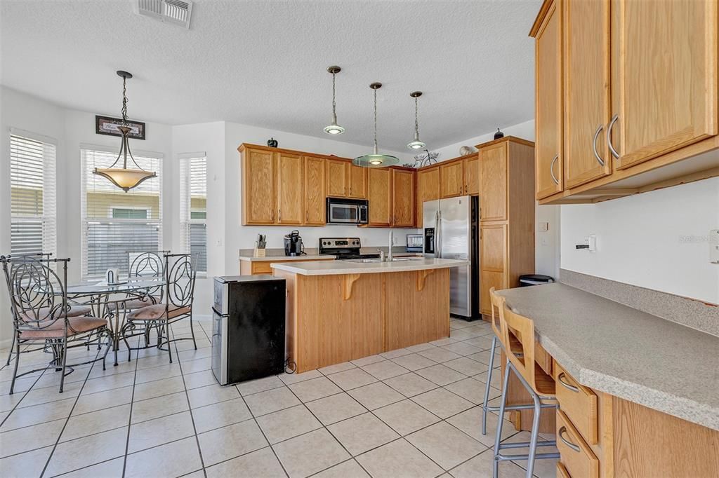 En Venta: $615,000 (4 camas, 3 baños, 2501 Pies cuadrados)