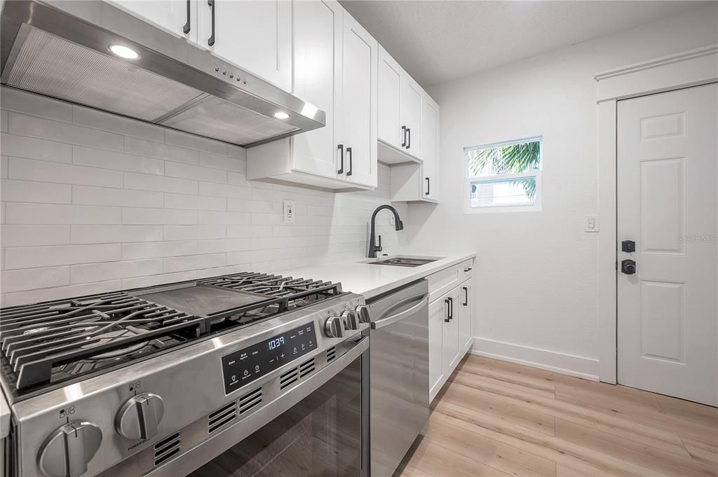 For Sale: $650,000 (4 beds, 2 baths, 1472 Square Feet)