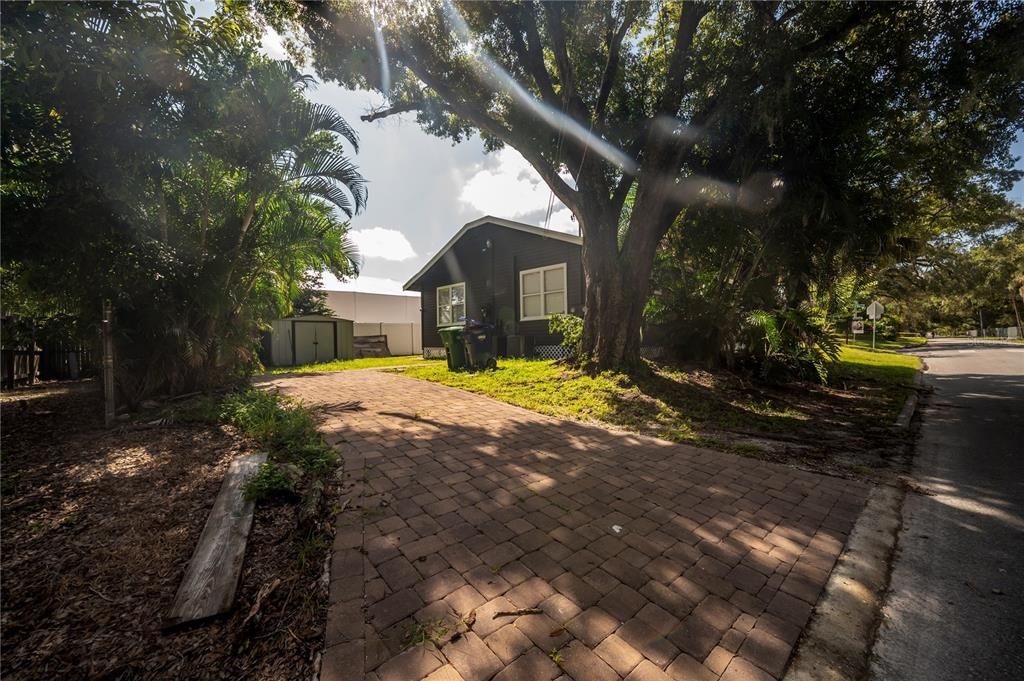 For Sale: $650,000 (4 beds, 2 baths, 1472 Square Feet)