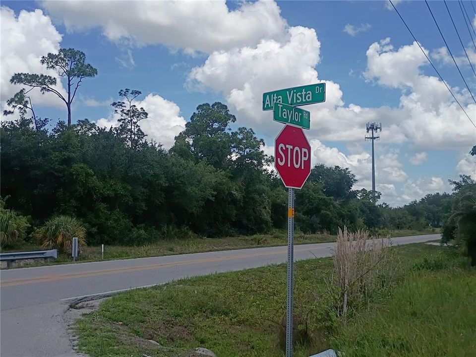 En Venta: $350,000 (2.21 acres)