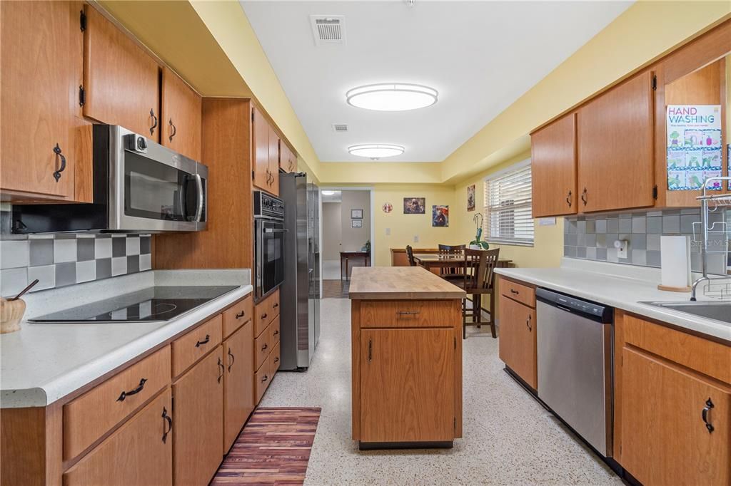 For Sale: $575,000 (4 beds, 3 baths, 2525 Square Feet)