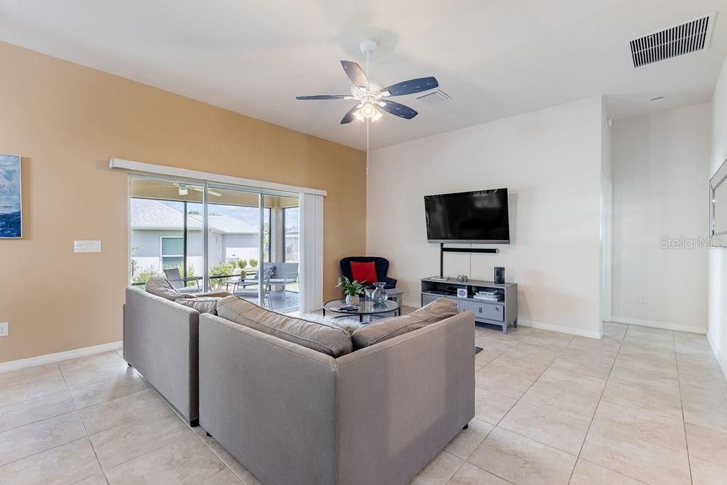 En Venta: $399,999 (3 camas, 2 baños, 1531 Pies cuadrados)