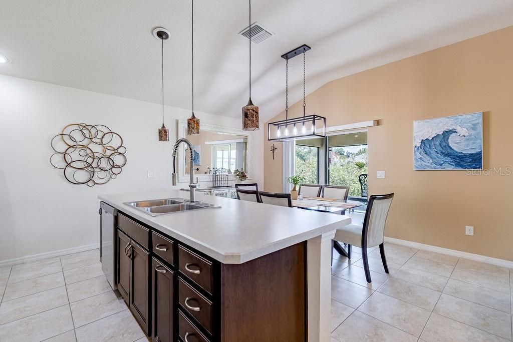 En Venta: $399,999 (3 camas, 2 baños, 1531 Pies cuadrados)