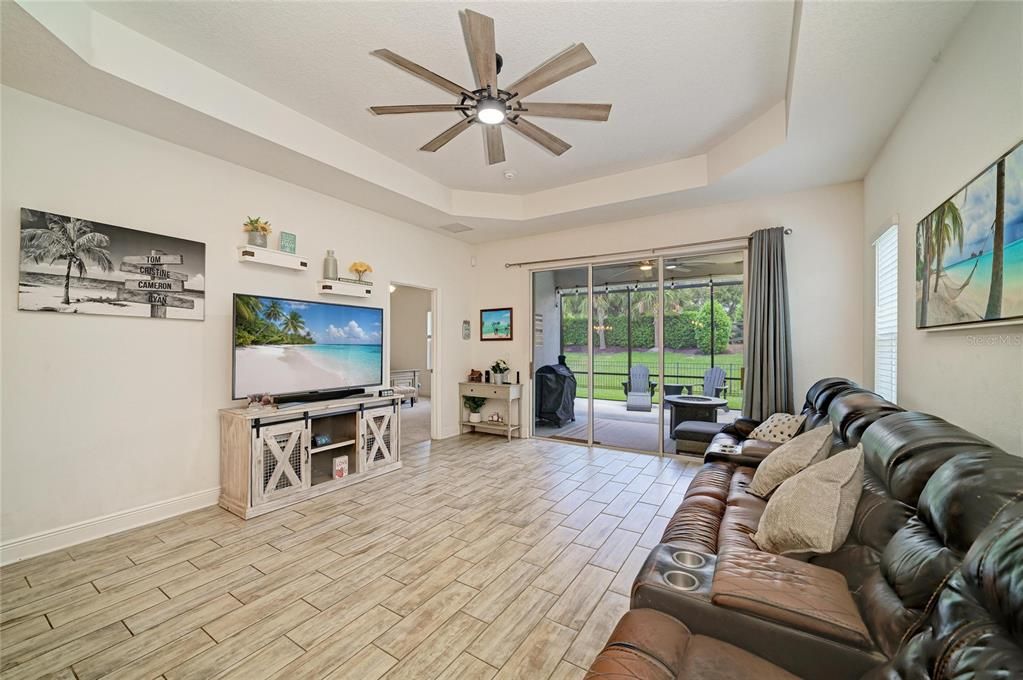 En Venta: $415,000 (3 camas, 2 baños, 1859 Pies cuadrados)