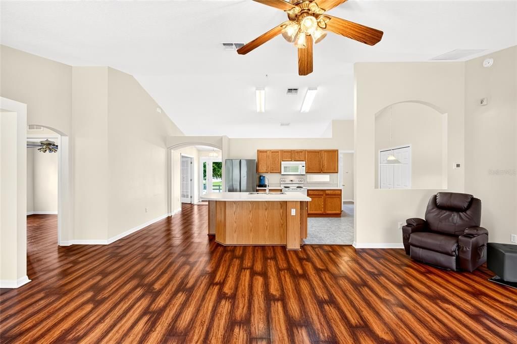 En Venta: $370,900 (3 camas, 2 baños, 2020 Pies cuadrados)