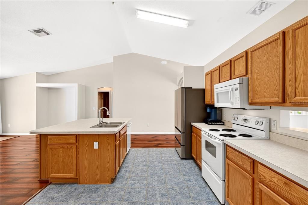 En Venta: $370,900 (3 camas, 2 baños, 2020 Pies cuadrados)