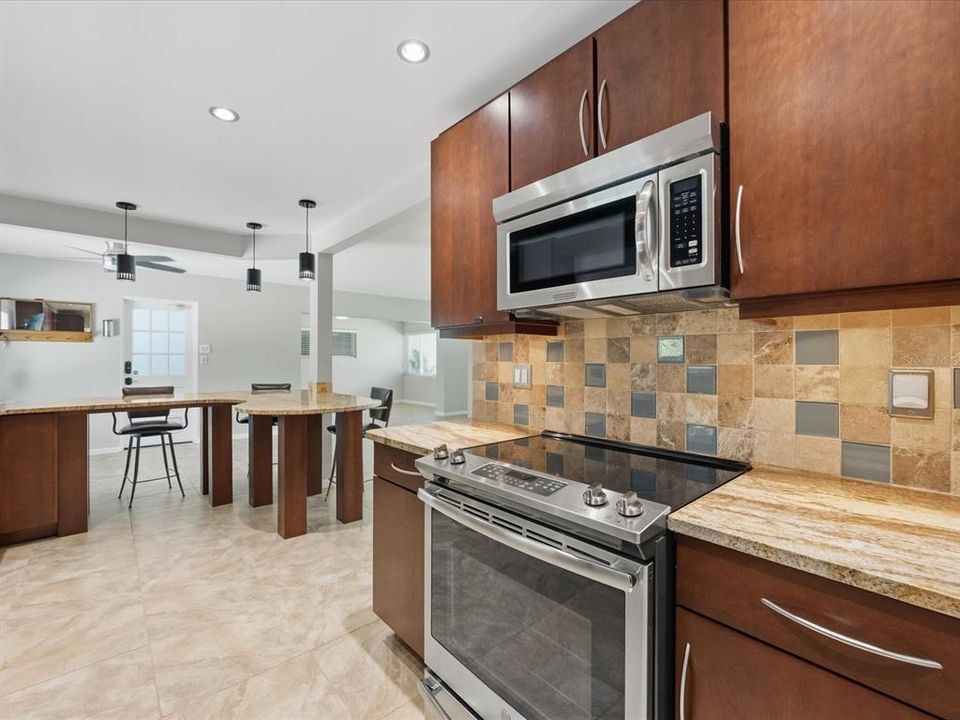 На продажу: $549,000 (3 спален, 2 ванн, 1537 Квадратных фут)