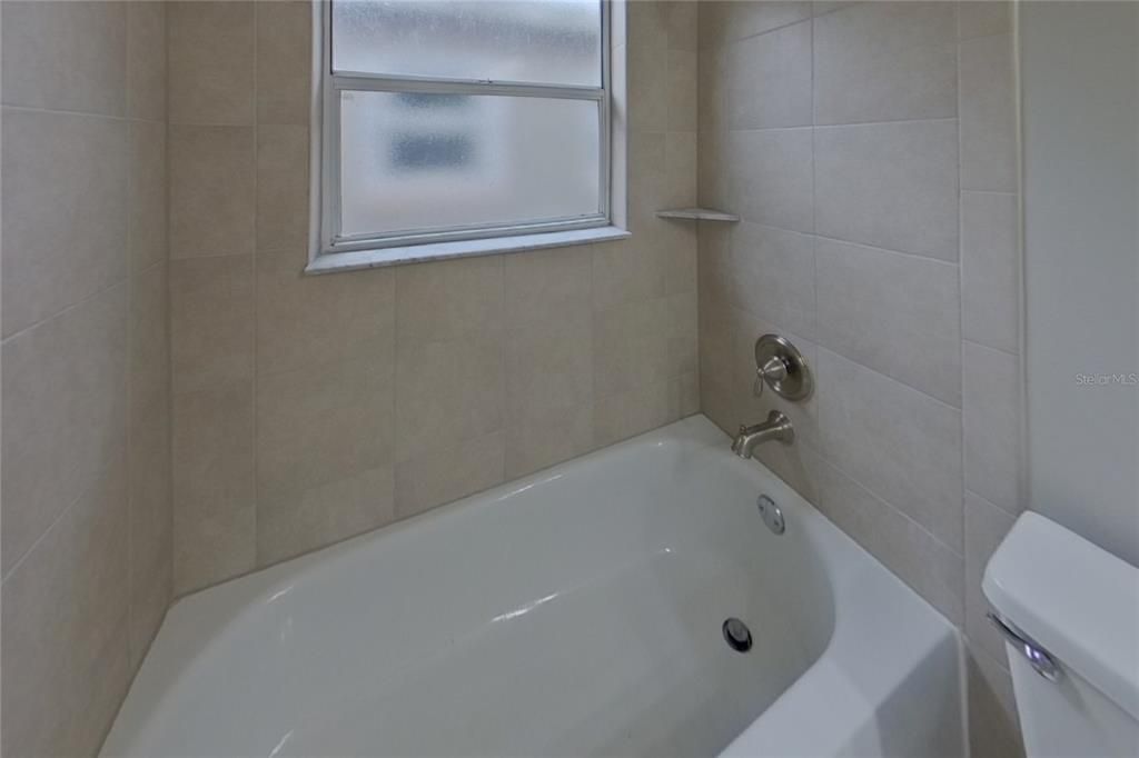 В аренду: $1,979 (4 спален, 2 ванн, 1213 Квадратных фут)