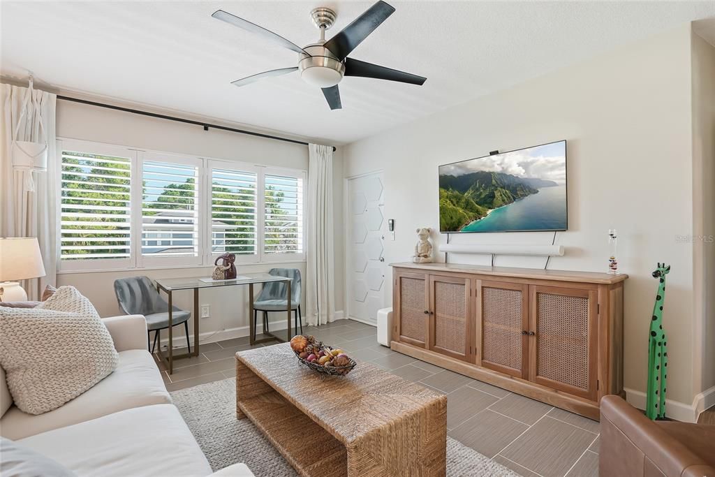 For Sale: $364,800 (1 beds, 1 baths, 602 Square Feet)