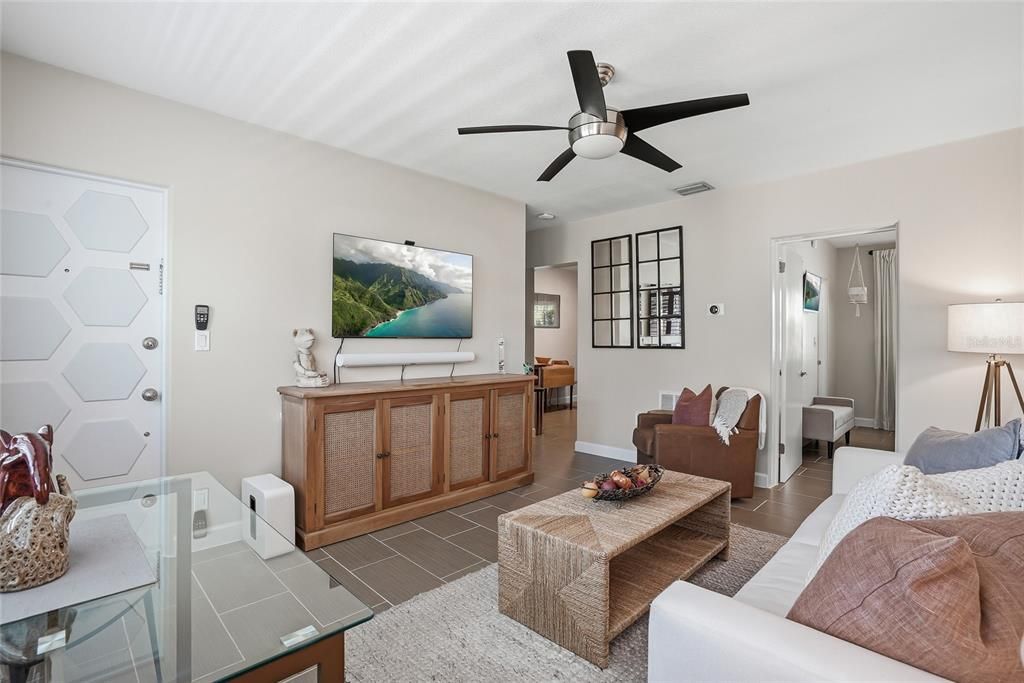 For Sale: $364,800 (1 beds, 1 baths, 602 Square Feet)