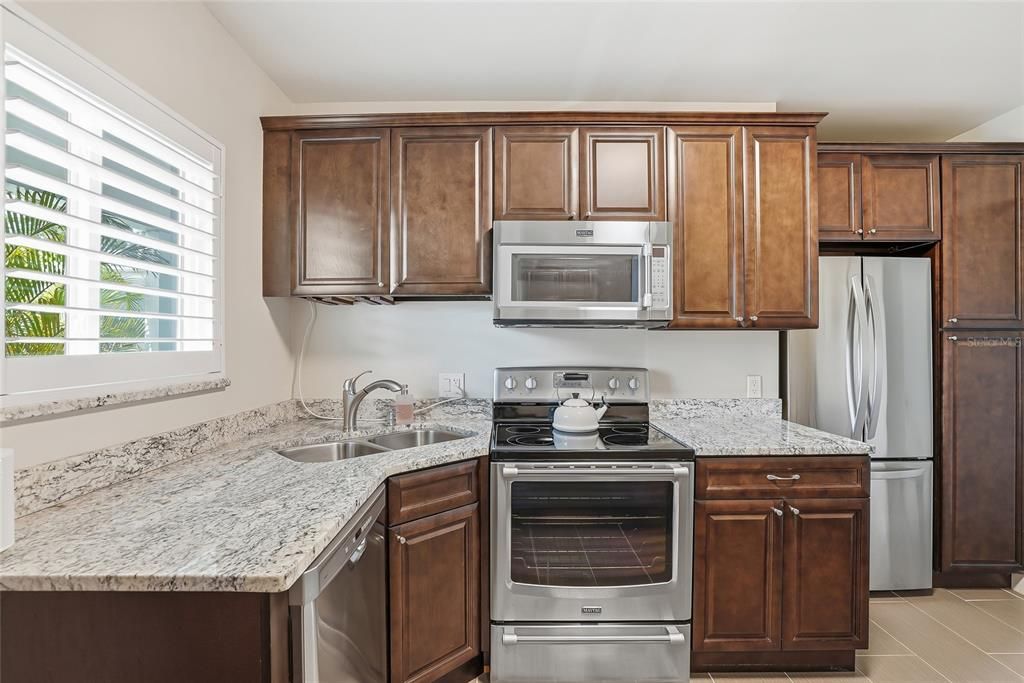 For Sale: $364,800 (1 beds, 1 baths, 602 Square Feet)