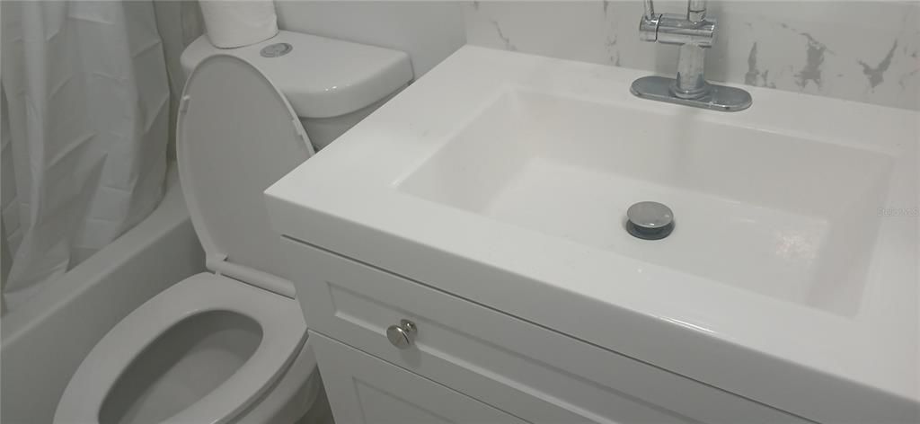 На продажу: $379,000 (4 спален, 2 ванн, 1631 Квадратных фут)
