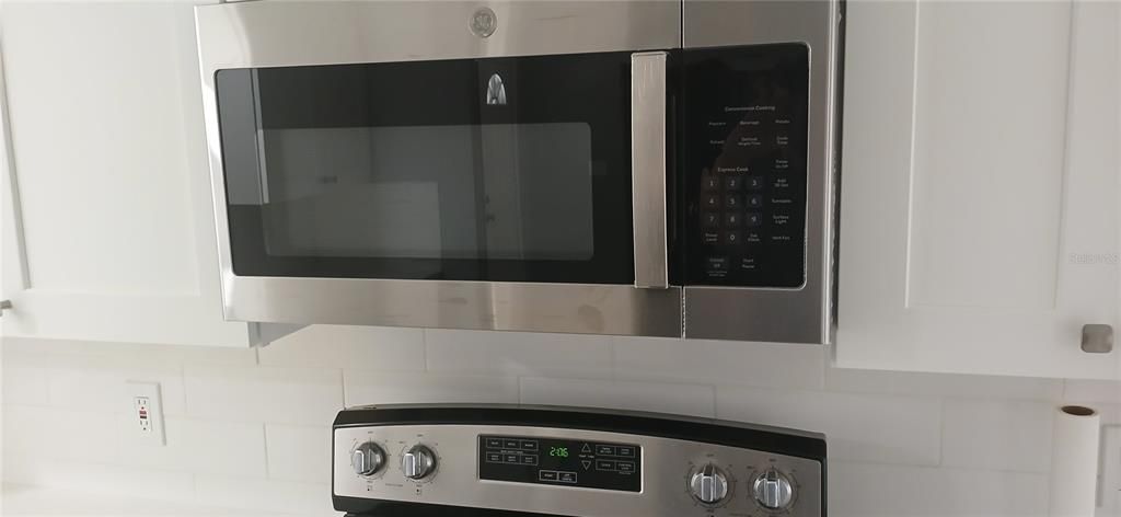 На продажу: $379,000 (4 спален, 2 ванн, 1631 Квадратных фут)