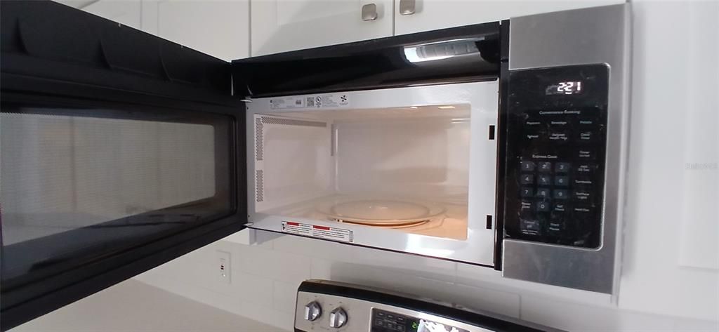 На продажу: $379,000 (4 спален, 2 ванн, 1631 Квадратных фут)