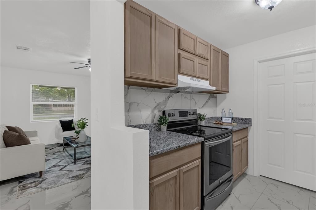 На продажу: $305,999 (3 спален, 1 ванн, 864 Квадратных фут)