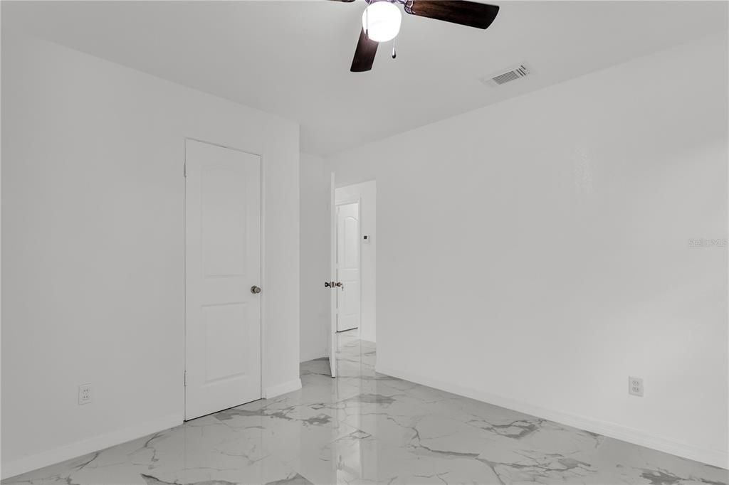 На продажу: $305,999 (3 спален, 1 ванн, 864 Квадратных фут)