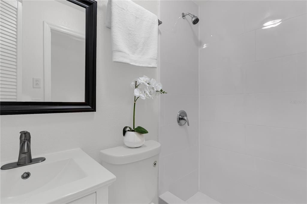 На продажу: $305,999 (3 спален, 1 ванн, 864 Квадратных фут)