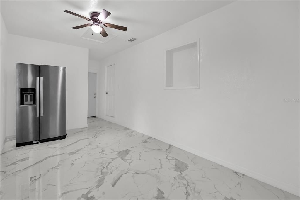 На продажу: $305,999 (3 спален, 1 ванн, 864 Квадратных фут)