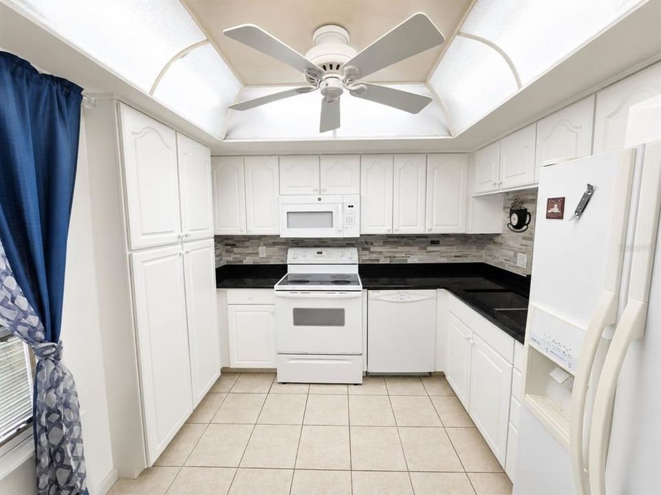 В аренду: $1,650 (1 спален, 1 ванн, 810 Квадратных фут)