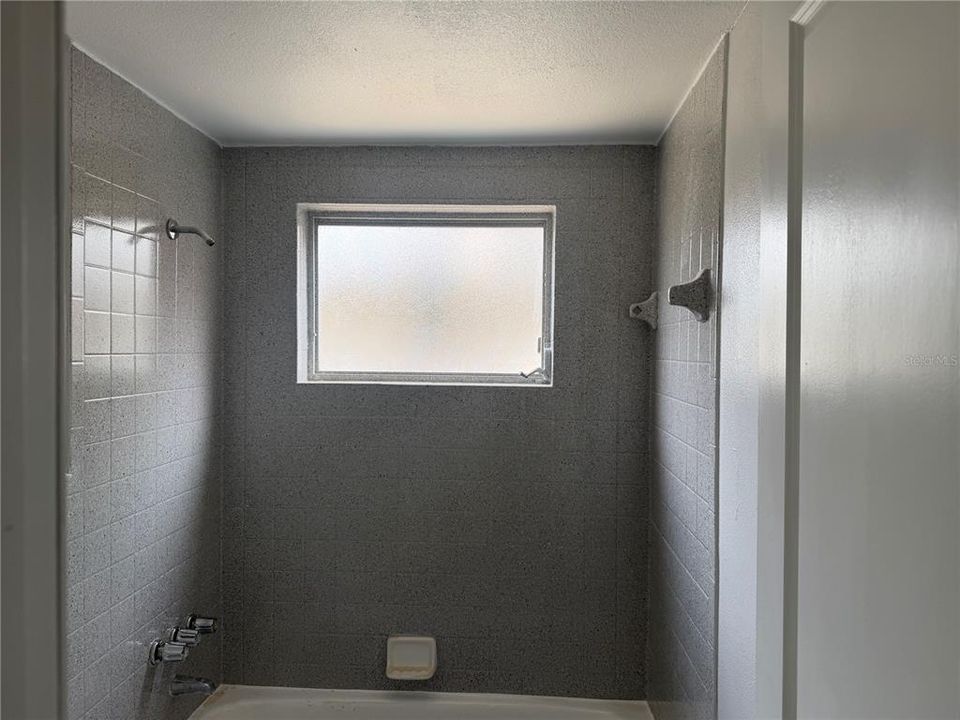 В аренду: $1,800 (3 спален, 1 ванн, 960 Квадратных фут)