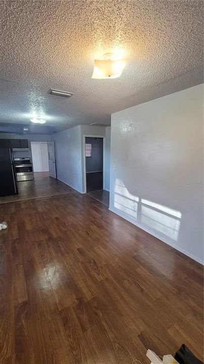 В аренду: $1,300 (2 спален, 1 ванн, 792 Квадратных фут)